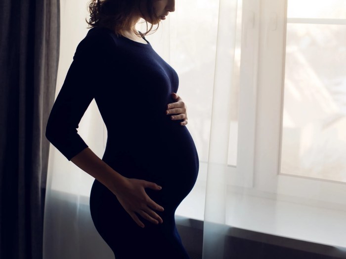 Pregnant in wedding dress