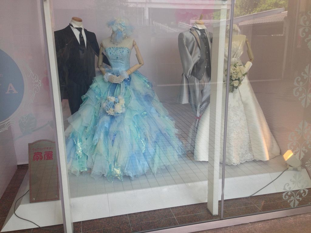 Fancy dress wedding dress