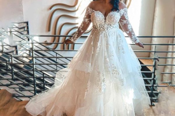 Short sleeve lace wedding dress